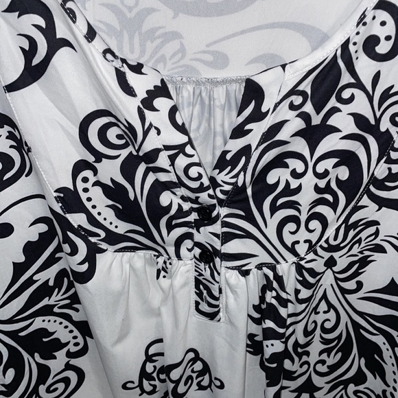 Black and white blouse - Picture 2 of 5